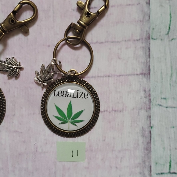 Handmade Weed Leaf Keychains - Picture 4 of 7